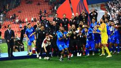 لحظة تتويج الزمالك كأس السوبر.. وشيكابالا يرقص مع اللاعبين عقب الفوز