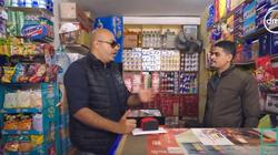 «حياة كريمة» يساعد محلا يصرف منتجات للمواطنين المحتاجين بالآجل