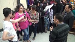 بالفيديو| شاب يزعم بإخراج "جن" من جسد فتاة.. ونشطاء: "تمثيل"