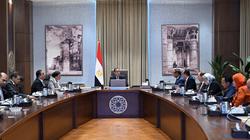 مدبولي يوجه بسرعة الانتهاء من خطة تحويل الحافلات للعمل بالغاز الطبيعي