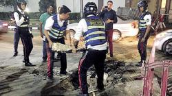 الكل وقت الأزمة "بيشمّر وينزل".. المصريون غلبوا "المطر" بـ"الجدعنة"
