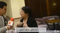 «قالها يا حاجة».. غضب بين مستخدمي «فيسبوك» بسبب مذيع حاور سميرة عبدالعزيز