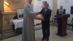 سفير بنجلاديش يكرم القارئ أسامة فراج لحصوله على المركز الأول في مسابقة القرآن الكريم
