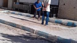 بالصور| مدير مدرسة بمطروح ينظف الفصول ودورات المياه قبل حضور الطلاب