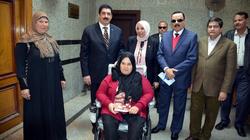مرزوق يسلم "كرسي كهربائي متحرك" لطالبة تعاني من ضمور بالعضلات