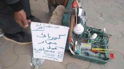 «كهربائي الرصيف» يرفع لافتة «لا للتنمر» طالبا العمل: «كبرت في السن»