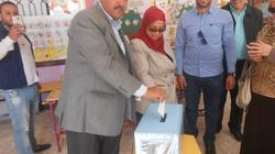 رئيس مدينة دهب يشهد نموذج محاكاة لانتخابات الرئاسة في مدرسة ابتدائية