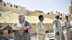 أهالى سيوة ينامون على سفح جبل الدكرور.. سياحة وتسامح وحصاد