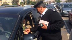 بالصور| الشرطة توزع الورود على الأمهات في ميادين الجيزة
