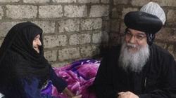 الأنبا مكاريوس يصلي قداس "عرس قانا" ويزور المرضى