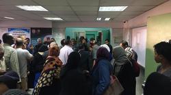 صور.. ممرضات "أسوان الجامعي" يتهمون المستشفى بالتسبب في وفاة زميلتهن