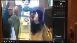 بالفيديو| جواهرجي يتصدى بـ"شجاعة" لمحاولة قتله وسرقته