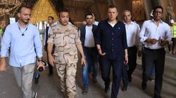  وزير الآثار يتفقد المتحف المصري ويستمع لطلبات ومقترحات العاملين (صور)