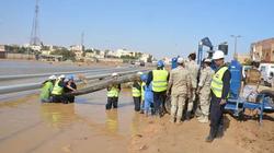 معدات الجيش تواصل إزالة آثار السيول من "رأس غارب"