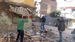 إزالة مبنى قديم آيل للسقوط في حي المنتزه بالإسكندرية
