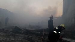 عاجل| حريق العتبة يمتد إلى 4 محال مجاورة