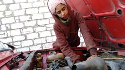 «منة الله» أول طفلة ميكانيكي بكفر الشيخ: «بشتغل وبدرس واواجه التنمر»