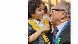«العمر مجرد رقم».. هاني الجمل يحقق حلم الحصول على الدكتوراه بعد السبعين