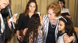 أرملة "السادات" تكرم أرملة شهيد سيناء