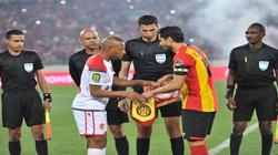 عاجل| كاف يُعاقب جهاد جريشة بالإيقاف 6 أشهر بسبب مباراة الترجي والوداد