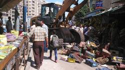 مسؤول إشغالات يتهم بائع بالتعدي عليه خلال حملة إزالة في شبين القناطر