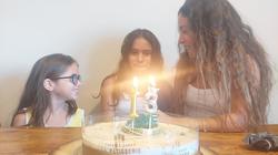 علية وكاميليا.. 15 صورة تكشف علاقة جميلة عوض بشقيقتيها