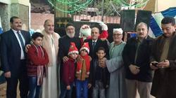 "بابا نويل" أمام إبراشية ماري جرجس بالقليوبية للتهنئة بالعام الجديد