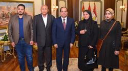 أم شهيد: «كان بيقول لى ياريت استشهد.. وزميله قال لى ابنك مااتوجعش واتشاهد».. و«السيسى» يبكى
