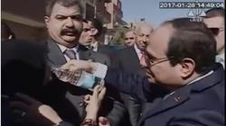 بالصور| السيسي يسقي سيدة بكت أمامه.. فترد: "أنت أول رئيس يحافظ على شرف المصرية"