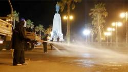 على نغمات "يا حبيبتي يا مصر"..رجال الجيش في شوارع الإسكندرية لتعقيمها
