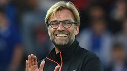 كلوب يحتفل بعيد ميلاد مشجع لـ"ليفربول" عمره 104 أعوام