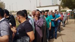فيديو| طابور للمصريين بالكويت أمام السفارة قبل انتهاء التصويت بساعتين