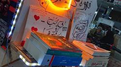 «إشرب قهوة واقرأ كتاب».. مشروع شابين جامعيين على «عجلة» بألف جنيه