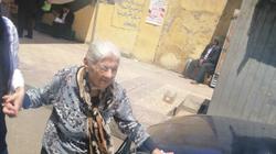 معمرة تدلي بصوتها في الاستفتاء بمصر الجديدة: "بعمل لبكره ومصر تعيش"