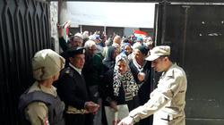 إقبال كثيف واحتفالات أمام لجان مسقط رأس السيسي بالجمالية