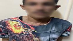 عاطل يتخلص من فرد حراسة ببني سويف ويسرق هاتفه.. بـ"طوبة وفأس وسكين"