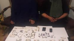 ضبط خادمة وحفيدتها سرقتا متعلقات ومصوغات ربة منزل بعد تنويمها