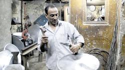 ورشة تصليح «قدور الفول»: ليه تشترى الجديدة بـ700 جنيه.. لما ممكن تصلح القديمة بـ150