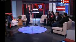 بالفيديو| ساحر يقطع ذراعه على الهواء مباشرة