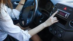 «كوارث» بسبب الاستماع للأغاني أو الموسيقى في السيارة.. تعرف عليها