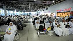 «الداخلية» تحتفي بأول أفواج ضيوف الرحمن.. والحجاج يوجهون الشكر لقيادات لوزارة