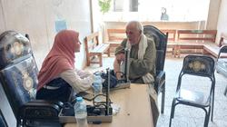 الكشف على 860 حالة في قافلة طبية لجامعة الزقازيق بديرب نجم