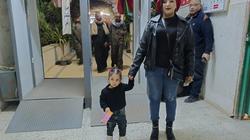«مسك» طفلة تشارك والدتها التصويت في انتخابات الرئاسة بالقليوبية
