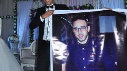 عريس يرقص فى فرحه مع صورة صديقه الغائب: عمرنا ما افترقنا
