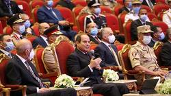 "السيسي": "محدش يقدر يمس الدولة طول ما إحنا ثابتين والمسئولين مش هيناموا لحد ما ننهض من جديد"