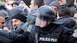 اقتحام البرلمان المقدوني بعد انتخاب ألباني رئيسا له