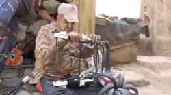 كفيف يعمل بتصليح عربات الأطفال: محدش في المنصورة بيشتغلها غيري