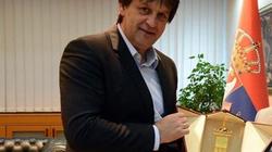 وزير الدفاع الصربي السابق يعتزم مكافحة التحرش بعد إقالته بسبب "تعليق جنسي"