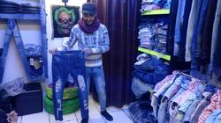 «فاروق» بيزوّد دخله بـ«تقطيع البنطلونات»: الموضة وأحكامها