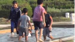 بالفيديو| أثناء زيارة القائم بأعمال محافظ القاهرة.. أطفال يسبحون في نافورة "الأزهر"